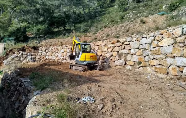 Excavacions a Vallirana: Excavaciones Laron